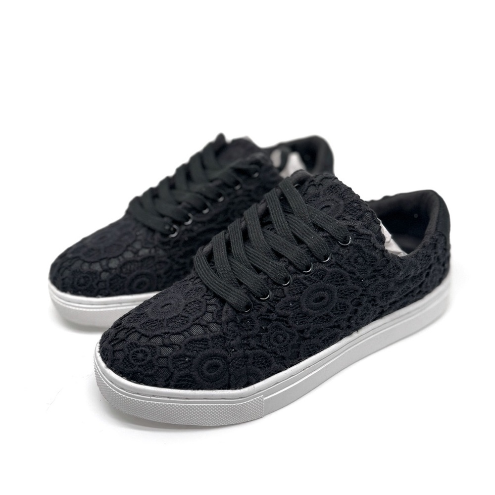 Isaac Mizrahi Jina Black Lace Sneakers Size 6.5